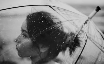 Elegante bajo la lluvia: consejos de moda para la estación lluviosa